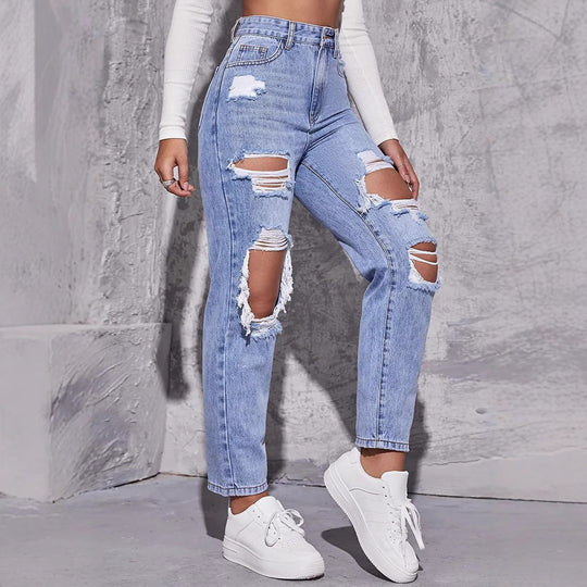 abgetragene gerade geschnittene Jeans