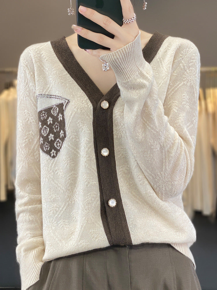 Damen Kurzgeschnittener V‑Neck-Cardigan mit Perlmuttknöpfen und kontrastierter Brusttasche Shop Nory