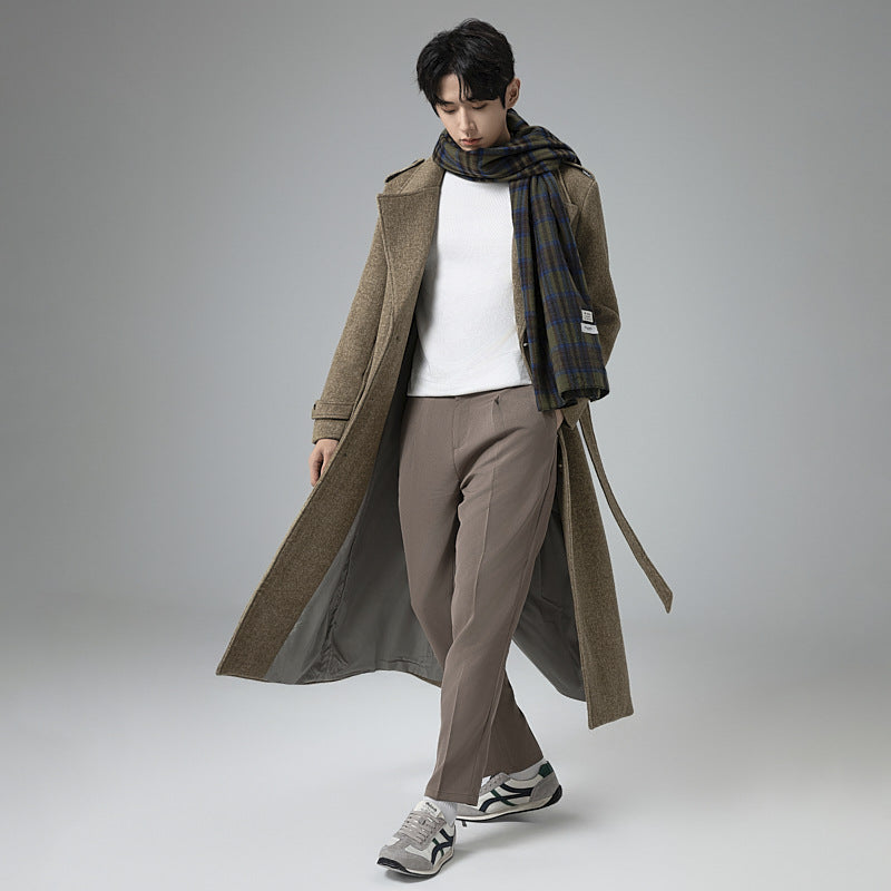 Herren Maxilanger Wollmix-Mantel mit taillierter Silhouette, Schalkragen und dekorativen Schulterriegeln Shop Nory