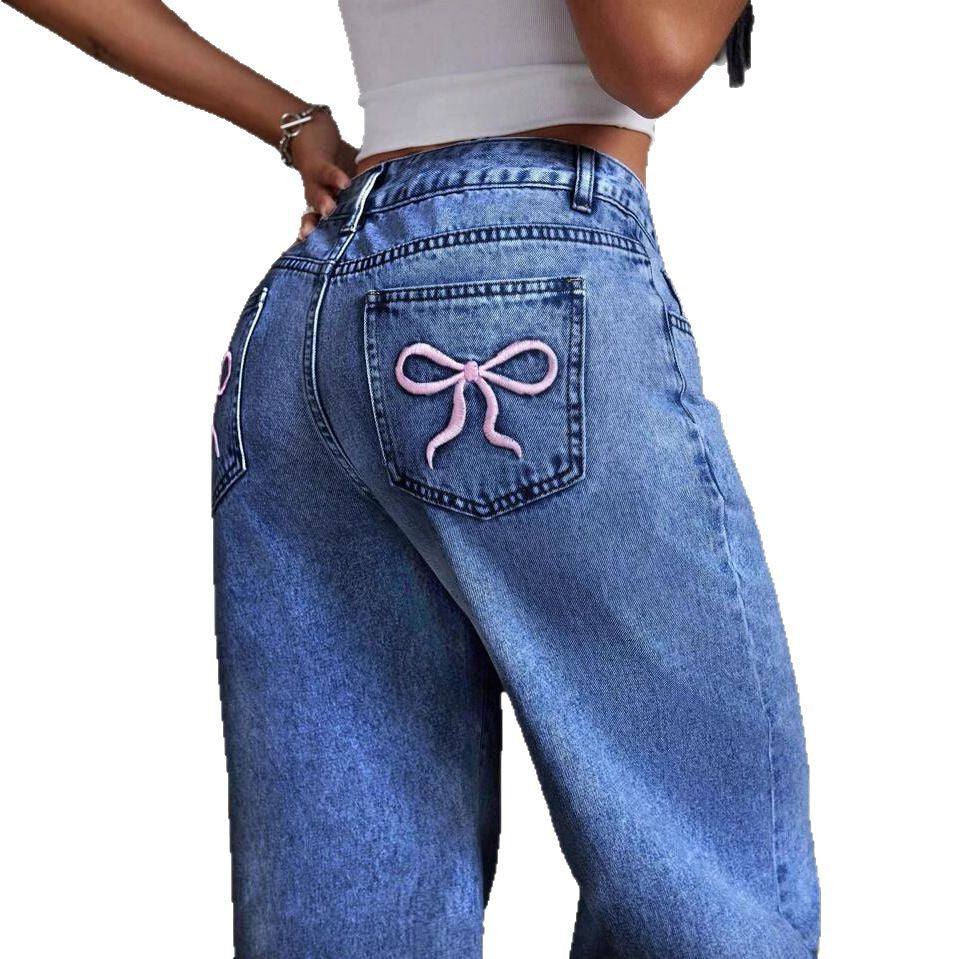 Damen Weit geschnittene Jeans mit kräftigen Kontrastnähten und verspielt gestickten Taschen