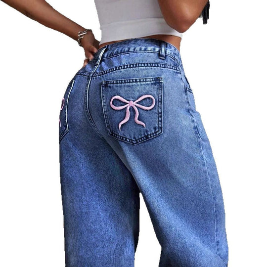 Damen Weit geschnittene Jeans mit kräftigen Kontrastnähten und verspielt gestickten Taschen