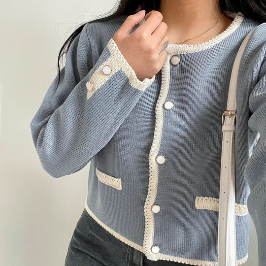 Damen Kurzgeschnittener gerippter Cardigan mit kontrast‑Häkelkante, Zierknopfleiste und Taschenleisten Shop Nory