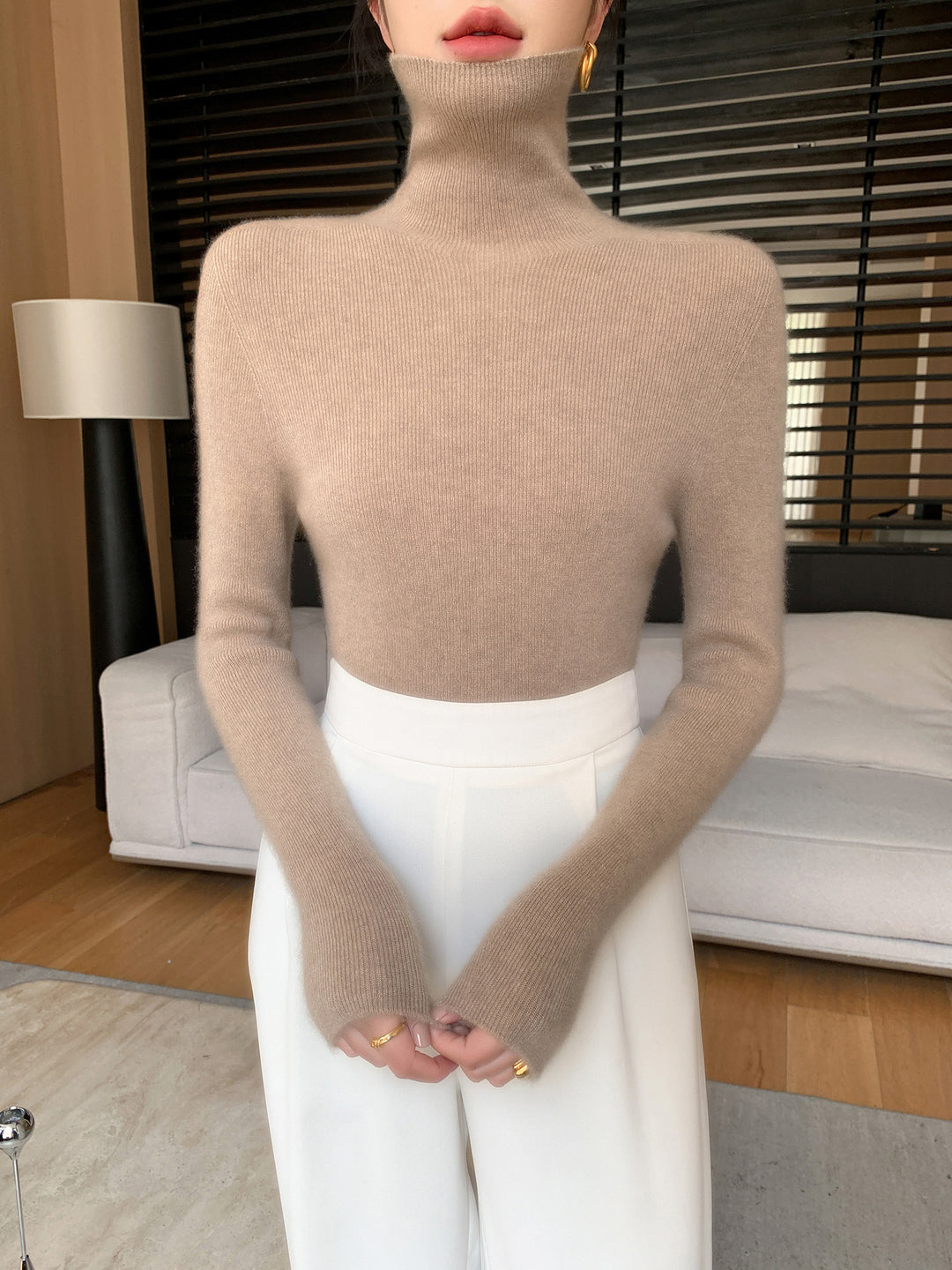 Damen Schlanker Feinstrickpullover mit hohem Rollkragen und feiner Rippstruktur Shop Nory