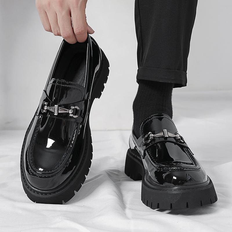Herren Modische Loafers mit robustem Sohlenprofil und edler Schnallenverzierung