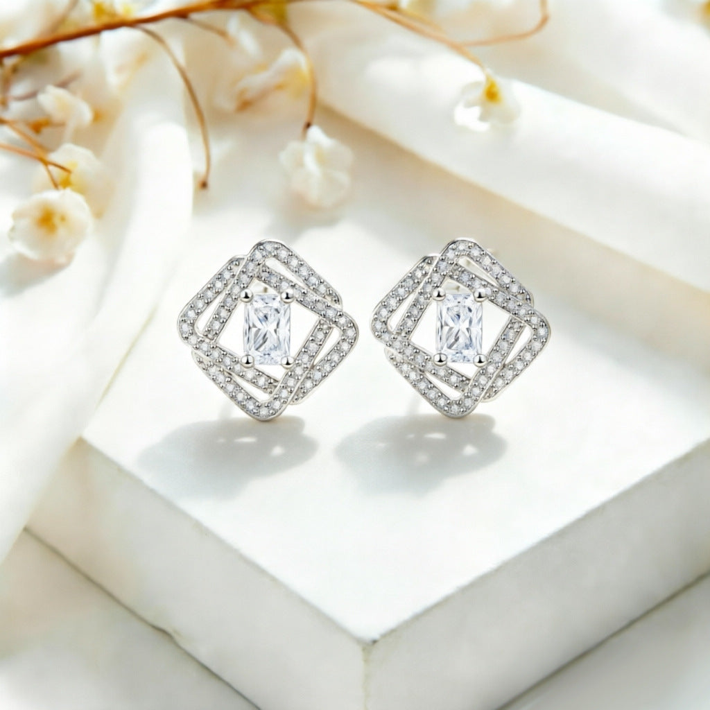 Damen Ohrstecker mit elegantem, geometrischem Design und glitzerndem Zirkonia-Besatz Shop Nory