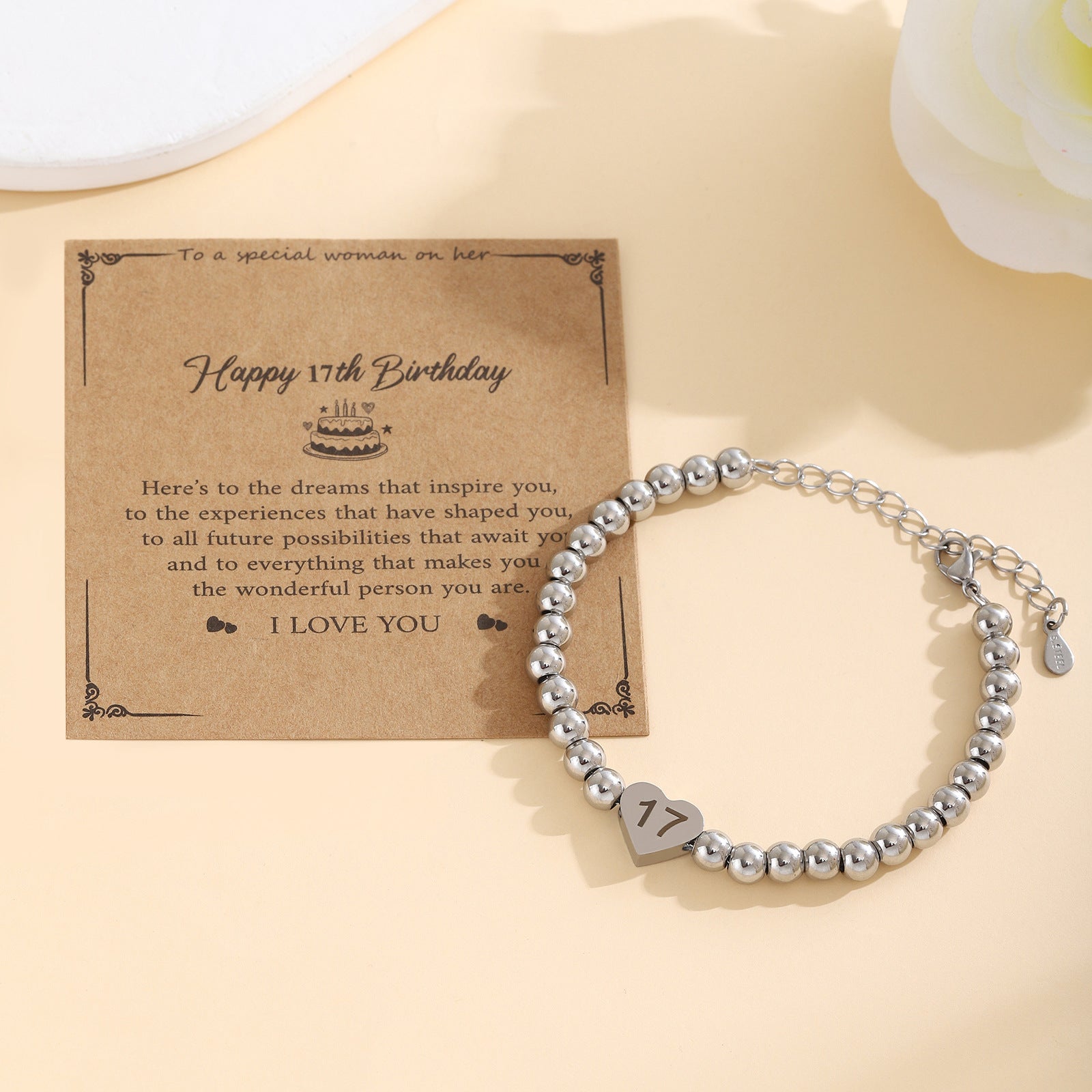 Damenarmband mit Herzanhänger und personalisierbarem Charm Shop Nory