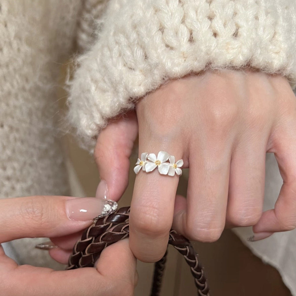 Damen Zierlicher Blumenring mit hochwertigen Details Shop Nory