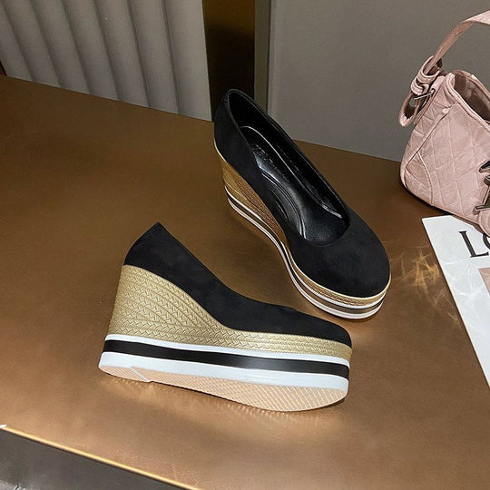 Damen Plateau-Keilpumps mit Bastkeil und Lack-Kroko-Optik Shop Nory