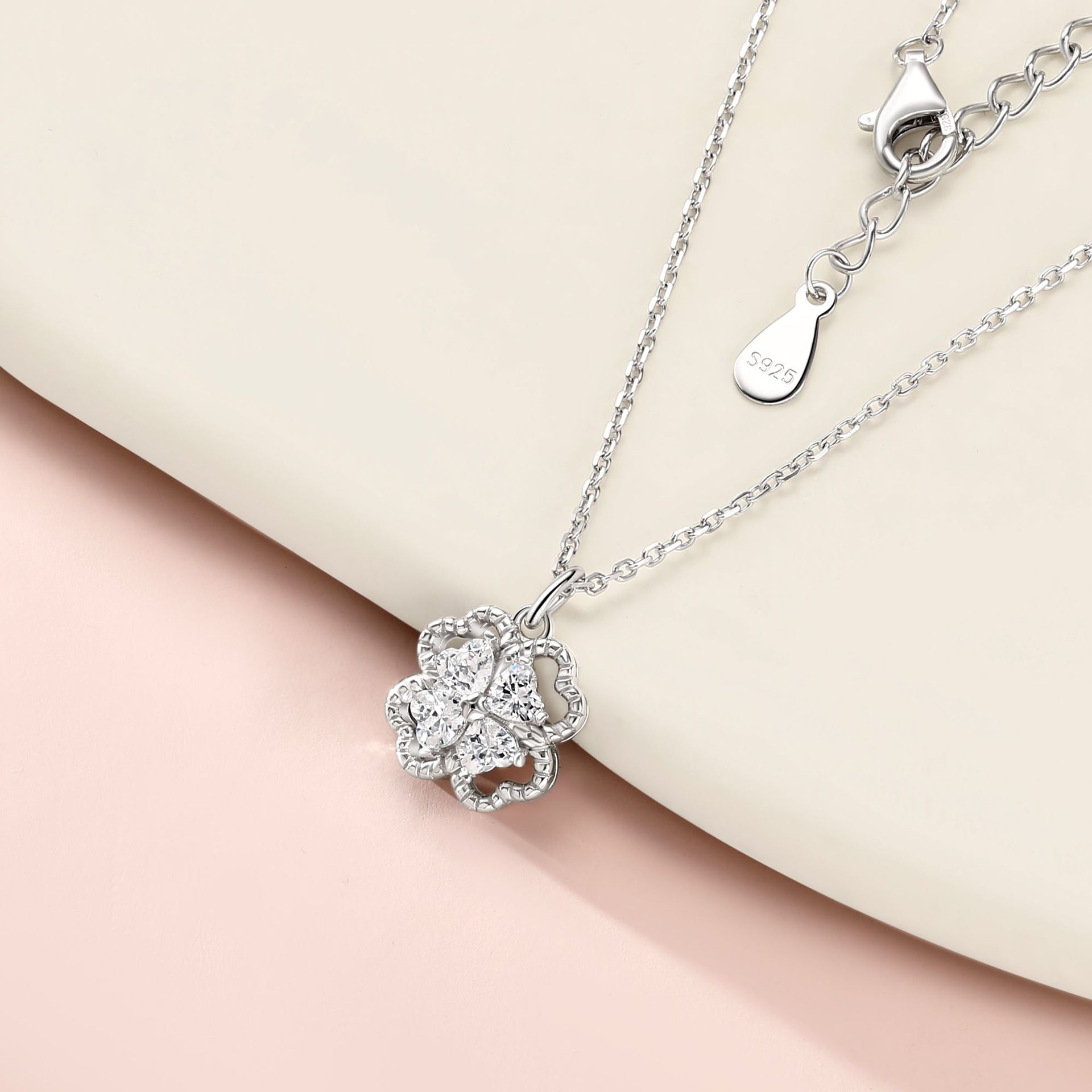 Damen Anhänger-Kette mit floralen Elementen und funkelnden Zirkonia Shop Nory