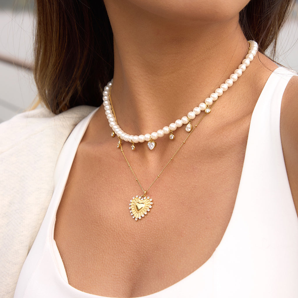 Damen Halskette mit eleganten Perlen und funkelnden Zirkonia-Anhängern Shop Nory