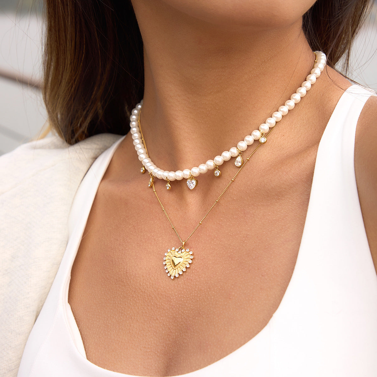 Damen Halskette mit eleganten Perlen und funkelnden Zirkonia-Anhängern Shop Nory