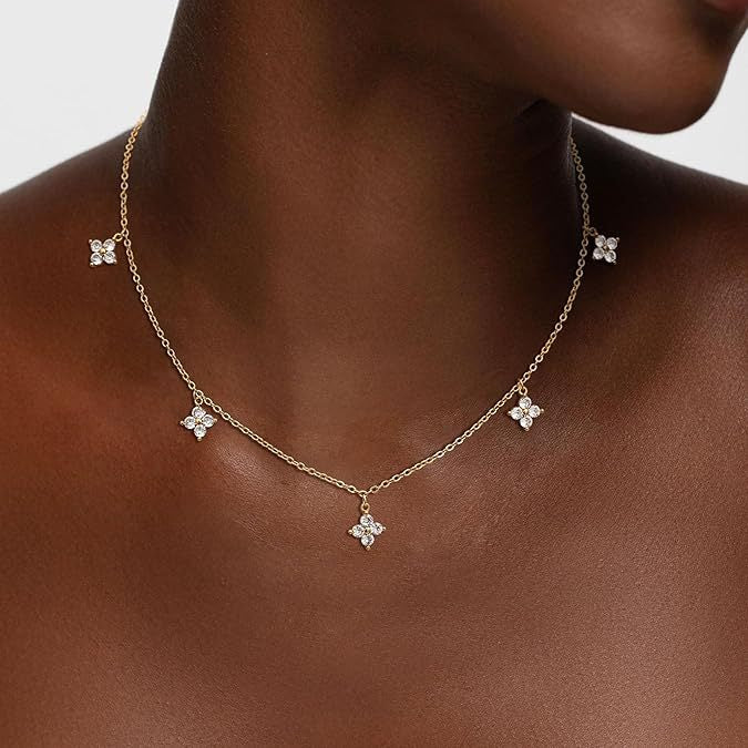 Damen Halskette mit funkelnden Zirkonia-Anhängern und elegantem Design Shop Nory