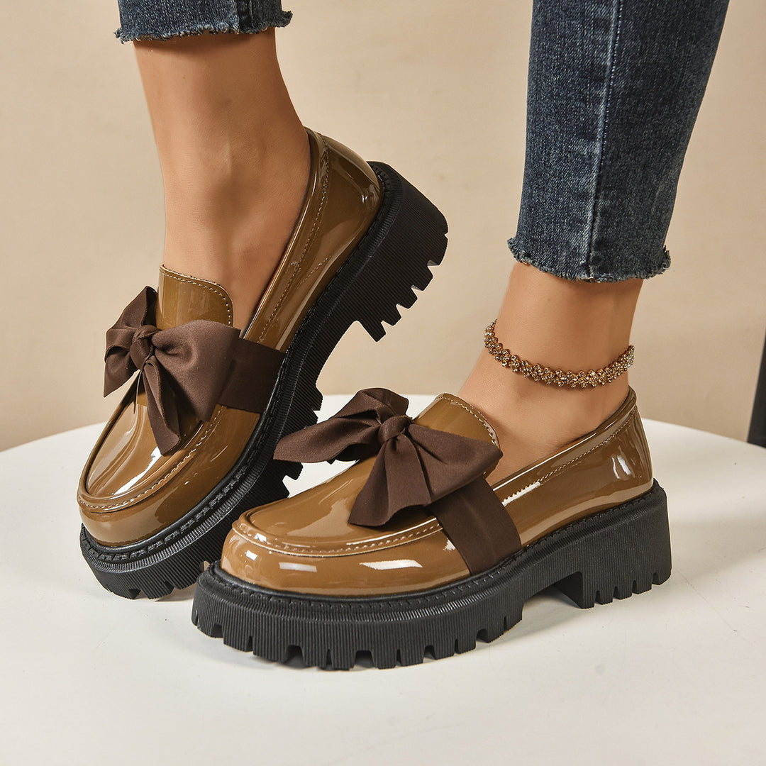 Damen Glänzende Plateau-Loafer mit übergroßer Zierschleife und grober Profilsohle Shop Nory