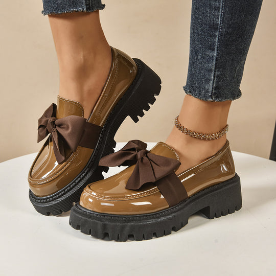 Damen Glänzende Plateau-Loafer mit übergroßer Zierschleife und grober Profilsohle Shop Nory