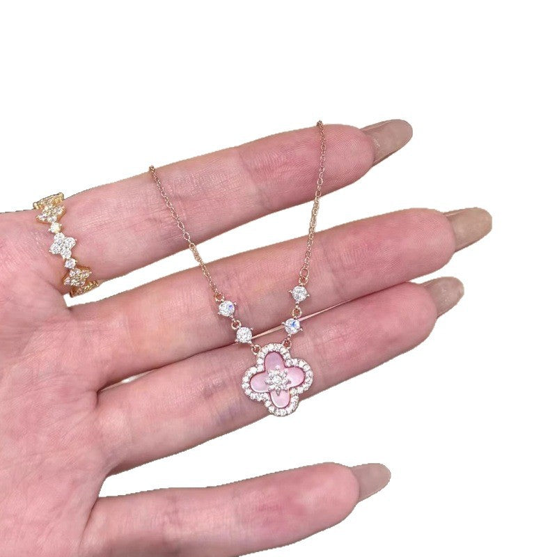 Damen Halskette mit kunstvollem Blumendesign und funkelnden Kristallen Shop Nory