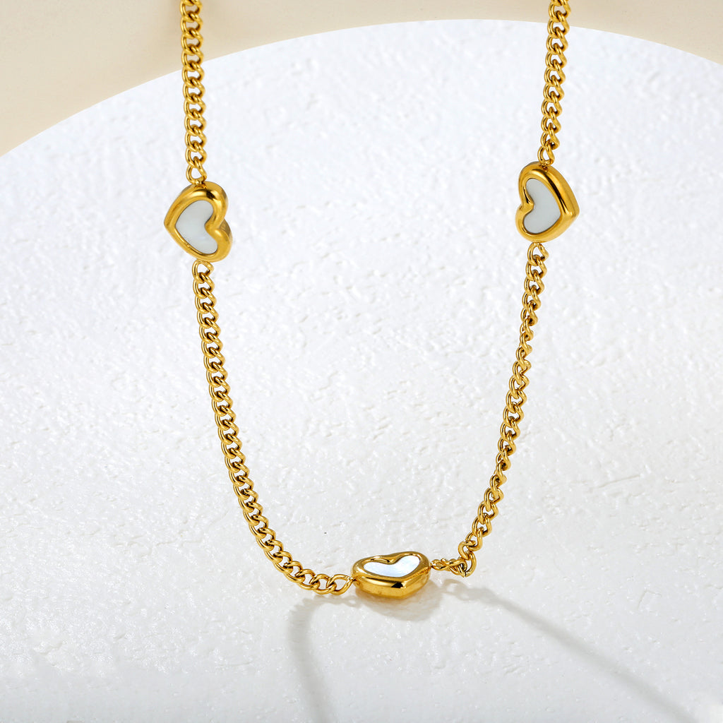 Damen Halskette mit herzförmigem Anhänger aus hochwertigem Edelstahl und funkelndem Design Shop Nory