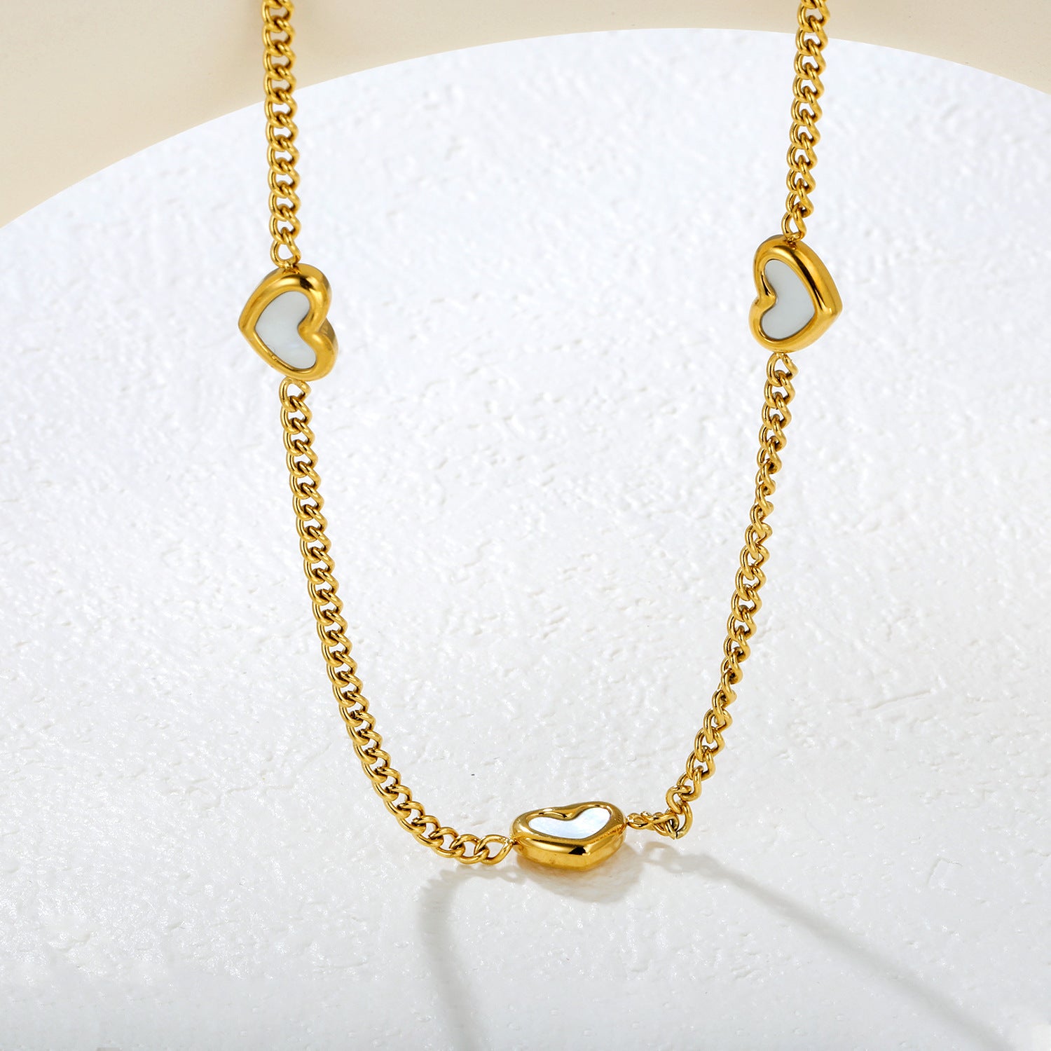 Damen Halskette mit herzförmigem Anhänger aus hochwertigem Edelstahl und funkelndem Design Shop Nory