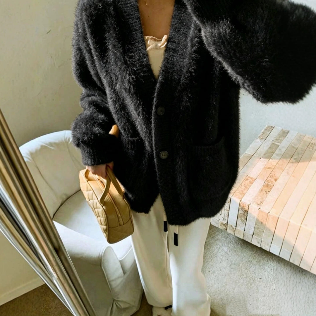 Damen Fluffy-Cardigan mit tiefem V-Ausschnitt, gerippter Knopfleiste und Eingrifftaschen Shop Nory