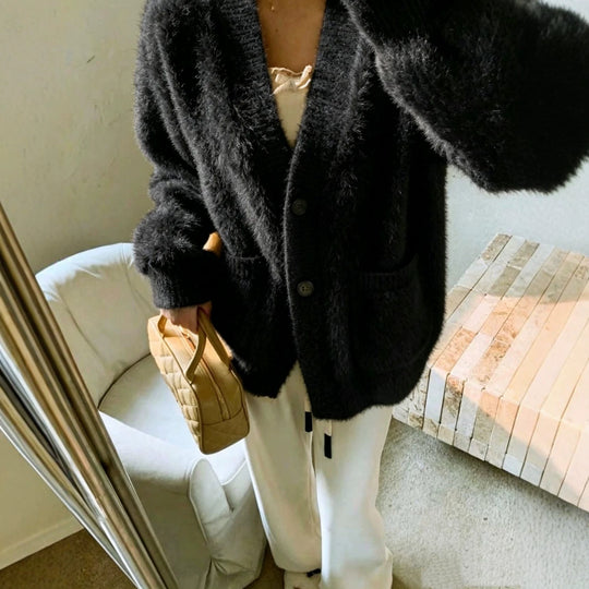 Damen Fluffy-Cardigan mit tiefem V-Ausschnitt, gerippter Knopfleiste und Eingrifftaschen Shop Nory