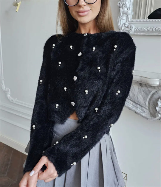 Damen Flauschiger kurzgeschnittener Perlen-Cardigan mit strassbesetzten Schmuckknöpfen Shop Nory
