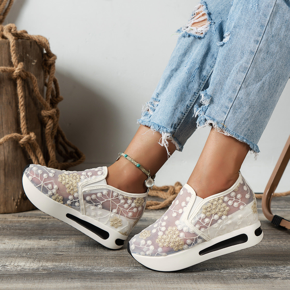 Damen Komfortable Sneaker mit floralem Stickmuster und rutschfester Sohle