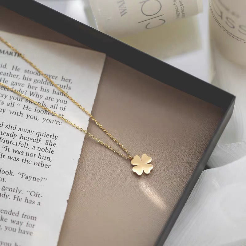 Damen Halskette mit minimalistischem Kleeblatt-Anhänger Shop Nory