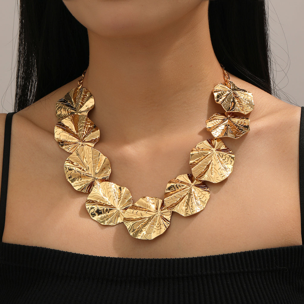 Damen Statement-Halskette mit herzförmigem Design und glänzendem Finish Shop Nory