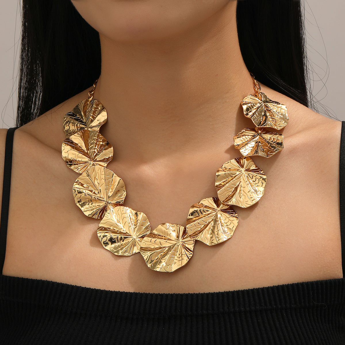 Damen Statement-Halskette mit herzförmigem Design und glänzendem Finish Shop Nory