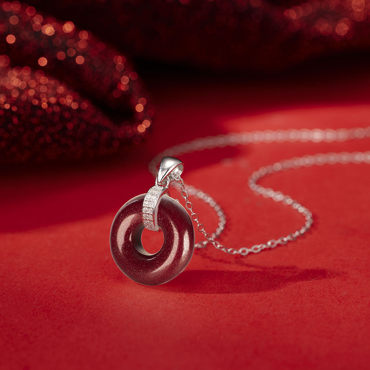 Damen Halskette mit stilvollem Anhänger aus Goldschimmer Shop Nory
