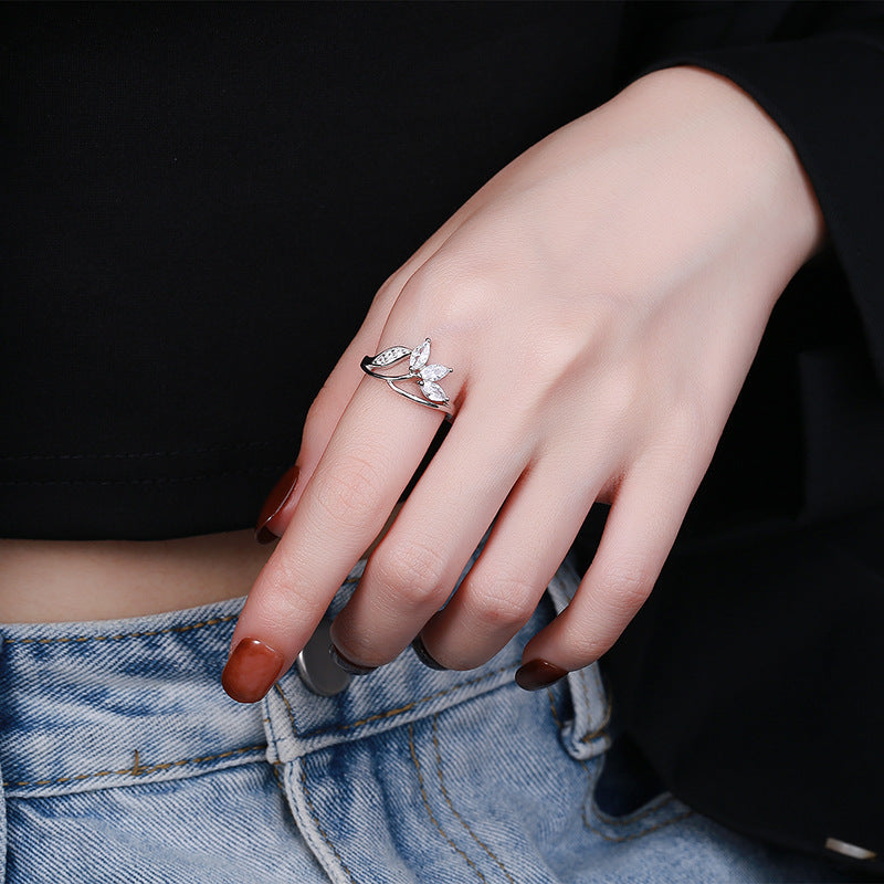Damen Ring mit floralem Design und funkelnden Zirkonia Shop Nory