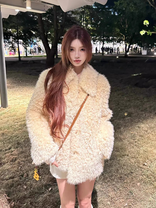 Damen Kurzmantel aus Teddyfleece mit Oversize‑Schnitt Stehkragen und Pattentaschen Shop Nory