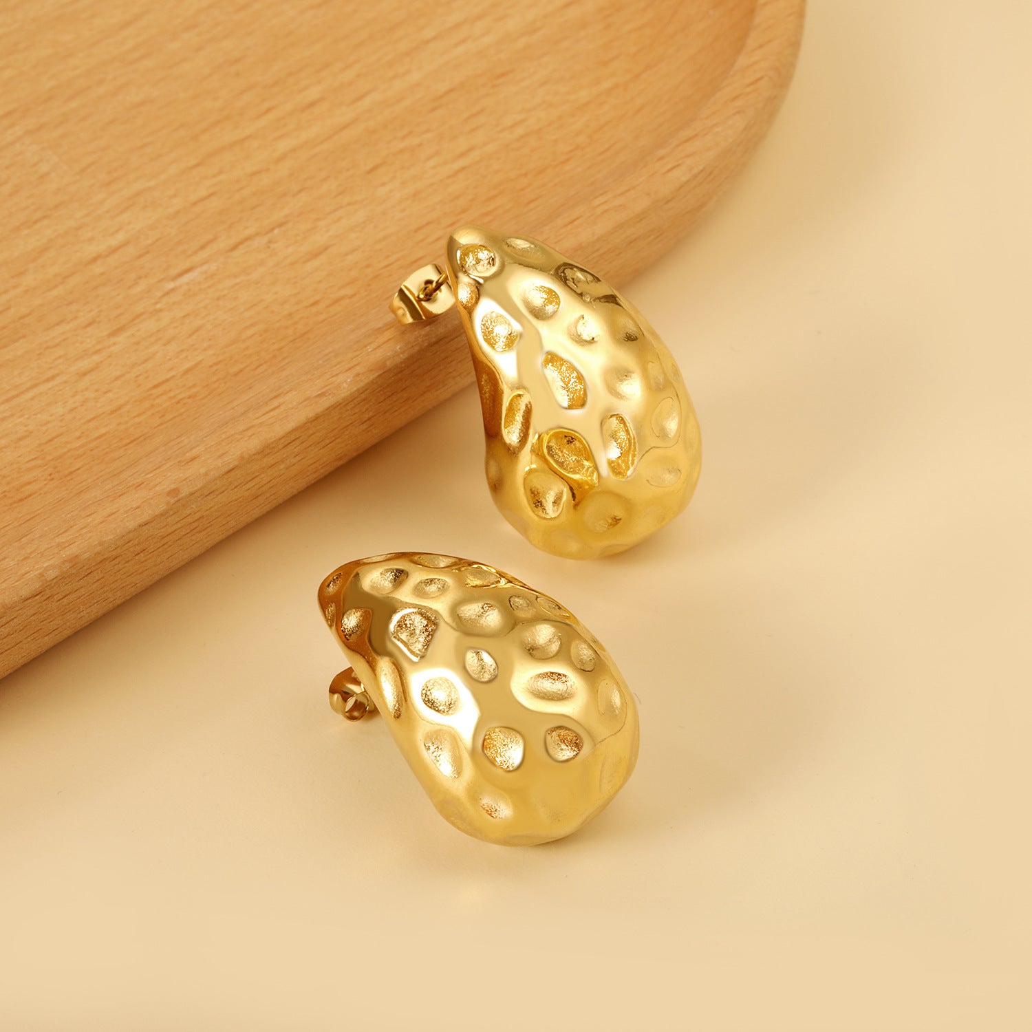 Damen stylische Ohrstecker aus antiallergischem Edelstahl mit modernem Design Shop Nory