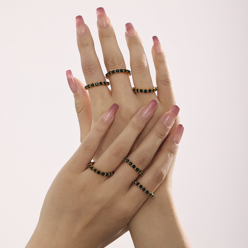 Damen Edelstahlring mit funkelnden, schwarzen Glassteinen Shop Nory