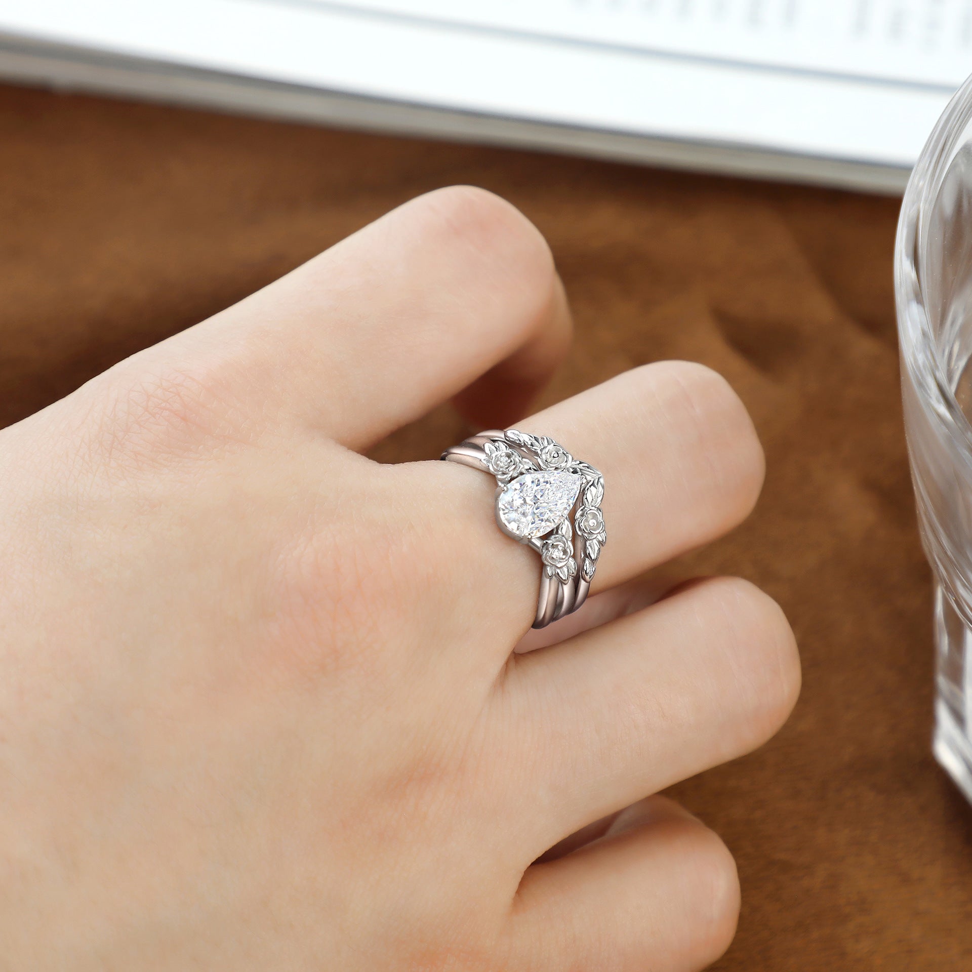 Damen Krone Ring mit funkelnden Zirkonia-Steinen Shop Nory