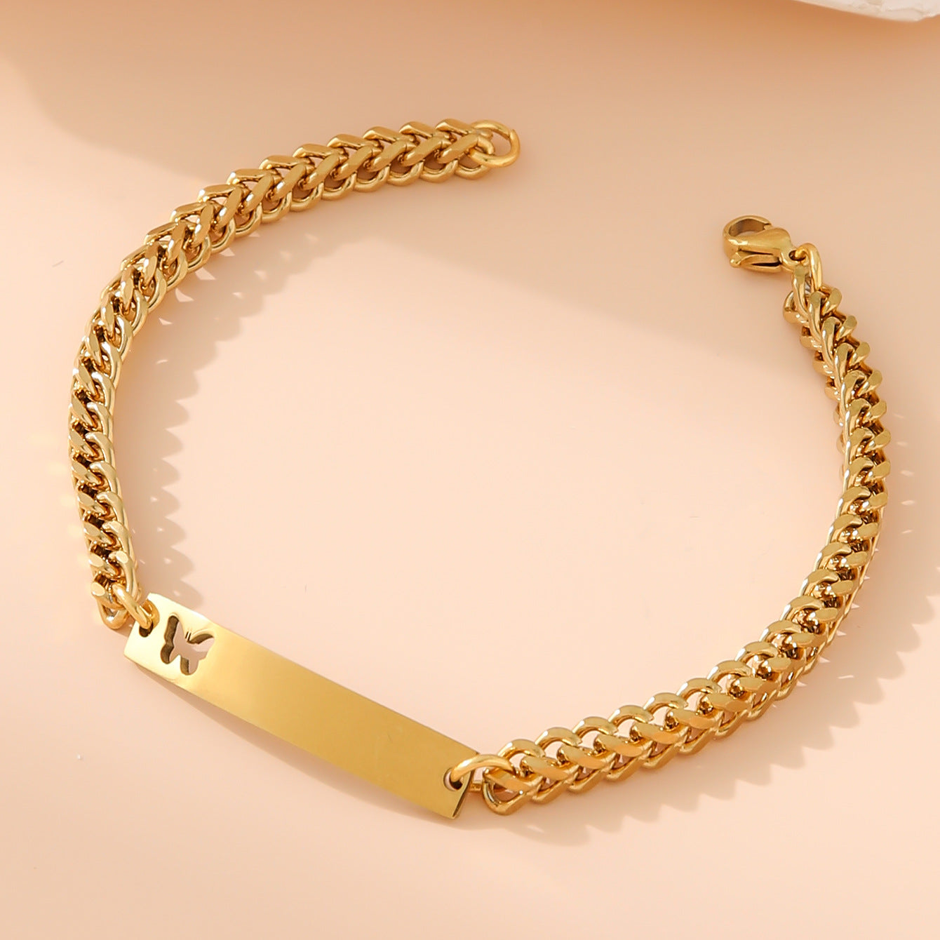 Damen Charmantes Armband mit gravierbarem Anhänger Shop Nory