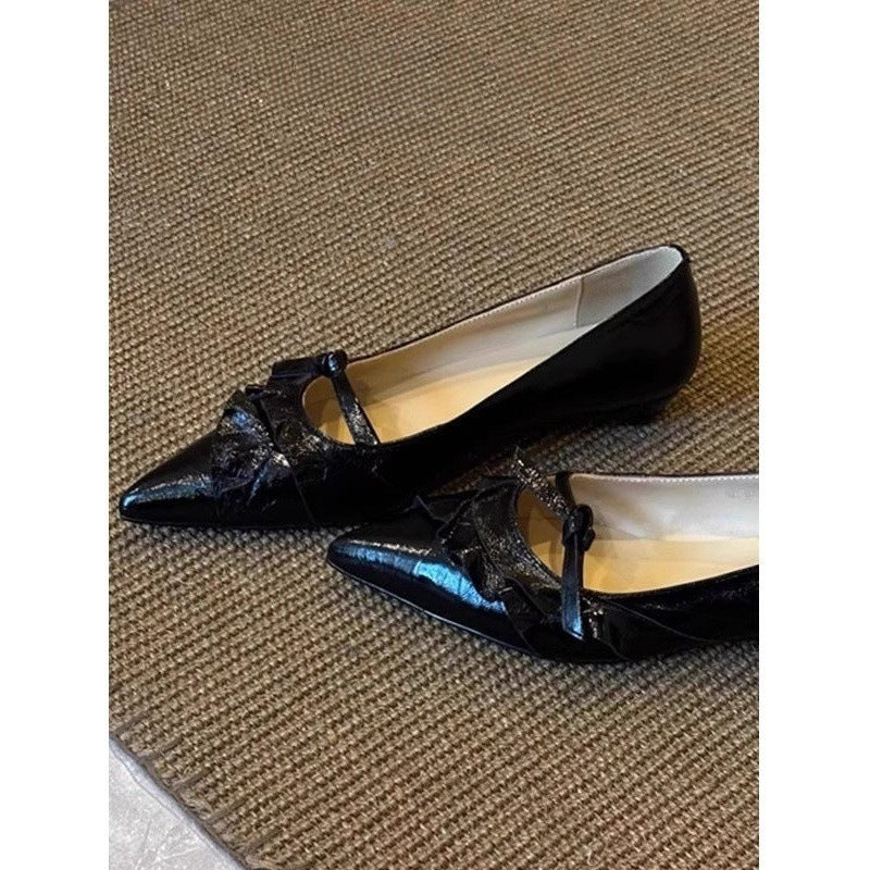 Damen Flache spitz zulaufende Lack‑Ballerinas im Mary‑Jane‑Stil mit Zierknoten und elastischem Riemen Shop Nory