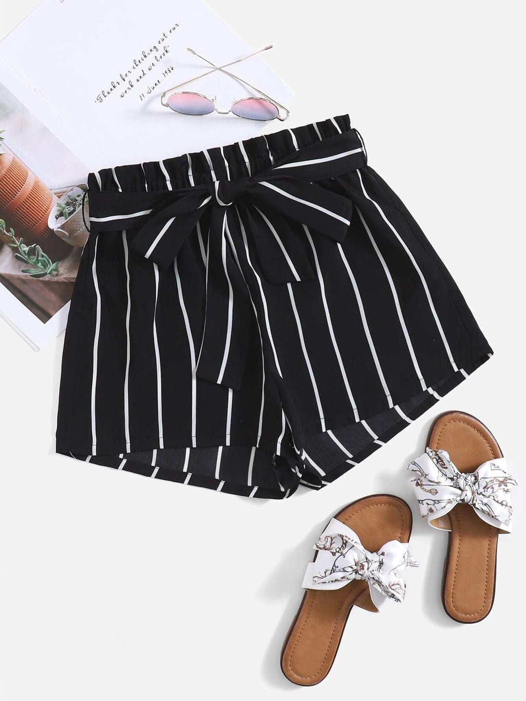 Damen gestreifte Freizeit-Shorts mit elastischem Bund und Bindegürtel