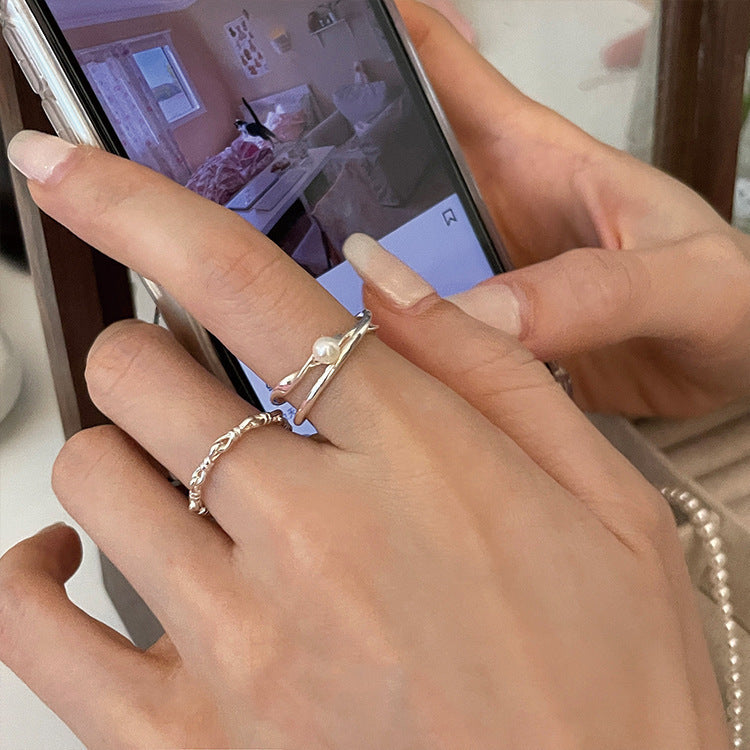Damen Ring mit elegantem geschwungenem Design und zarter Perle Shop Nory