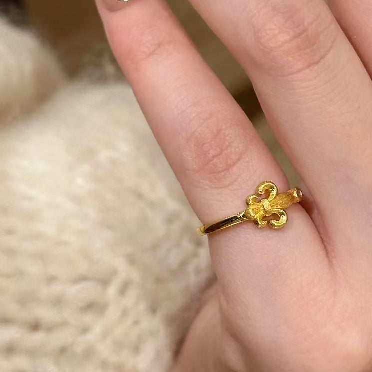 Damenring mit kunstvollem Fleur-de-Lys-Design und elegantem Zirkonia-Besatz Shop Nory