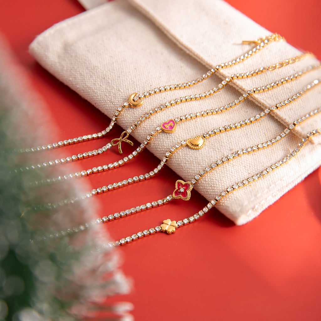 Damen Armband mit funkelndem Herzanhänger aus hypoallergenem Edelstahl Shop Nory