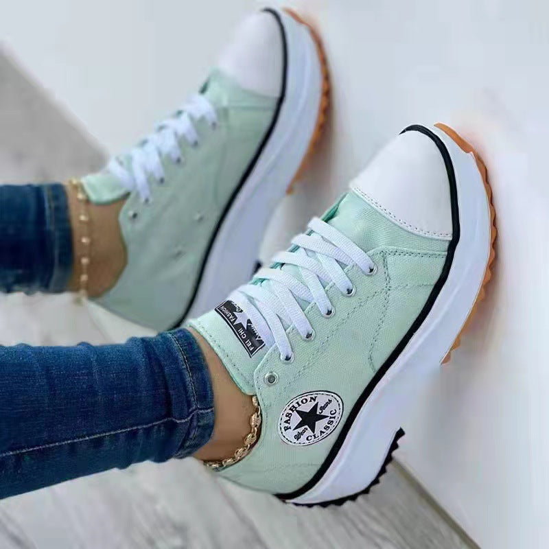 Damen Plateau-Sneaker mit modischen Details und rutschfester Laufsohle