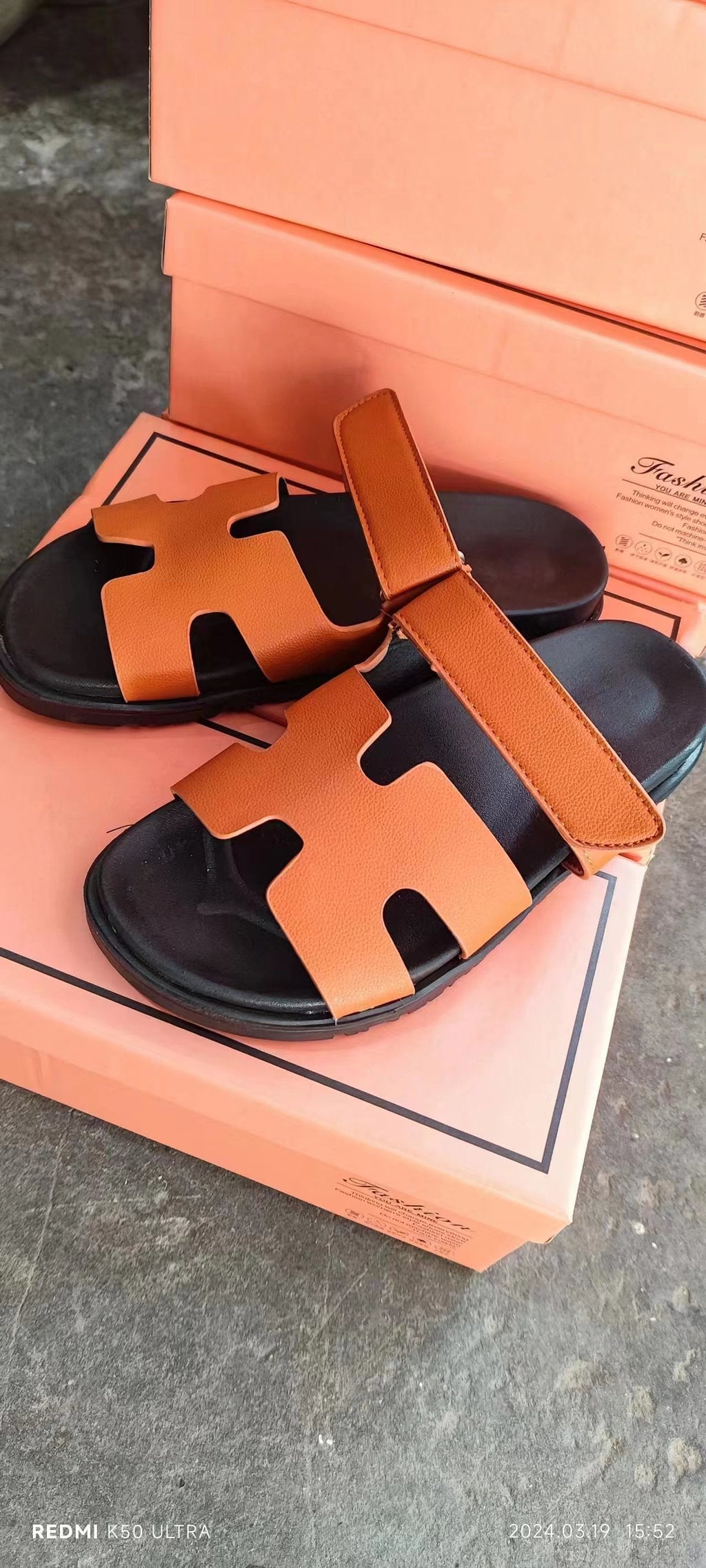 Damen Bequeme Zehentrenner-Sandalen mit breiten Riemen und rutschfester Sohle Shopnory