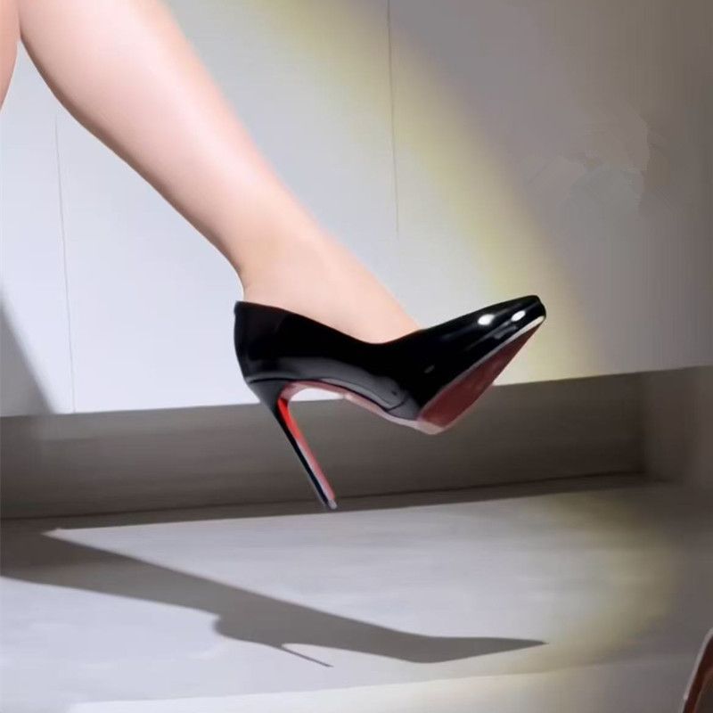 Damen Elegante spitz zulaufende Lackoptik‑Pumps mit extrahohem Stiletto und geformter Absatzkontur Shop Nory