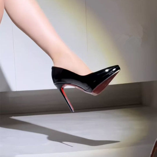 Damen Elegante spitz zulaufende Lackoptik‑Pumps mit extrahohem Stiletto und geformter Absatzkontur Shop Nory