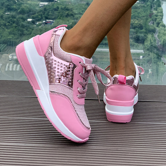 Damen stylische Keil-Sneaker mit metallischer Optik großflächigen Ziersteinen und gepolstertem Komfortfußbett Shop Nory