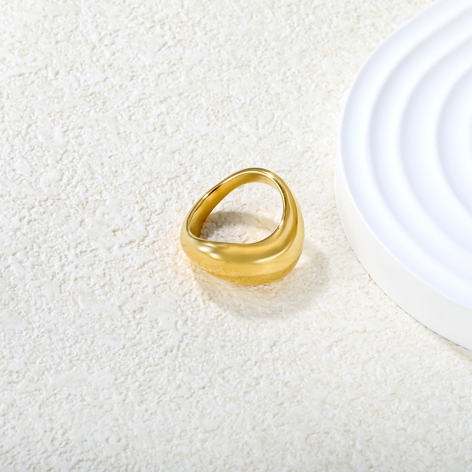 Damen moderner, geschwungener Ring aus hochwertigem Edelstahl Shop Nory