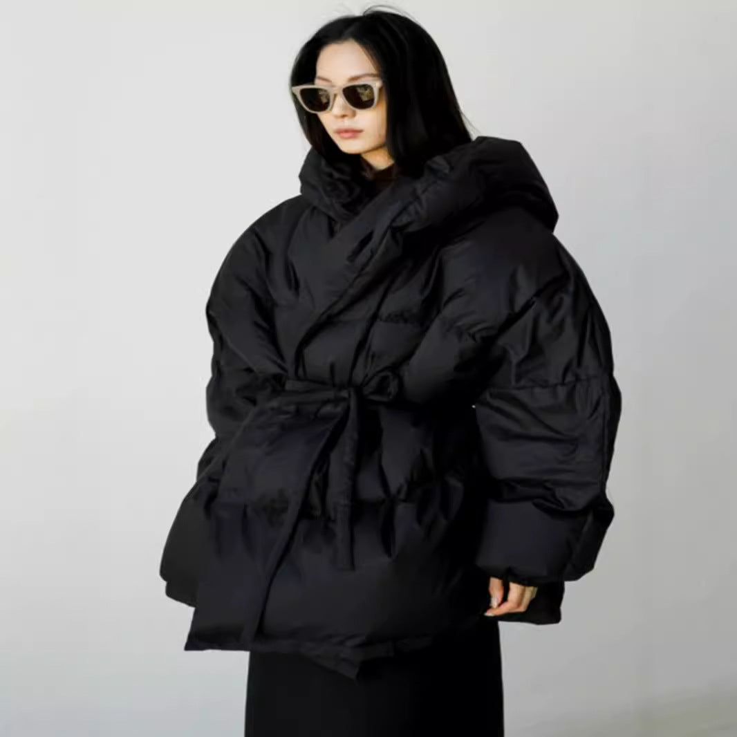 Damen Oversized Stepp-Winterjacke mit XXL-Kapuze und Kordeltaillenband Shop Nory