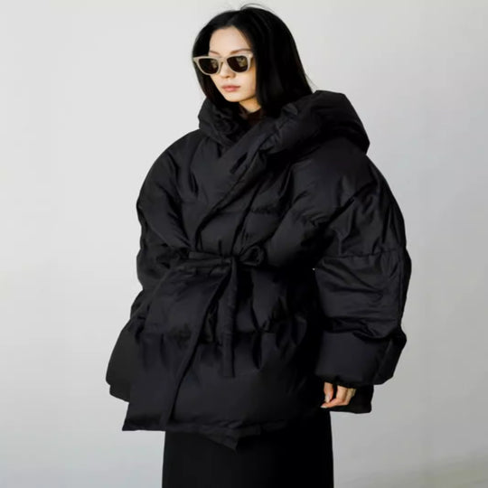 Damen Oversized Stepp-Winterjacke mit XXL-Kapuze und Kordeltaillenband Shop Nory
