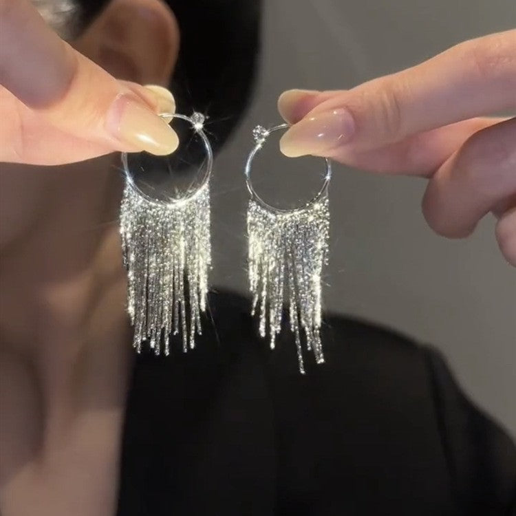 Damenohrringe mit funkelndem Fransen-Design Shop Nory
