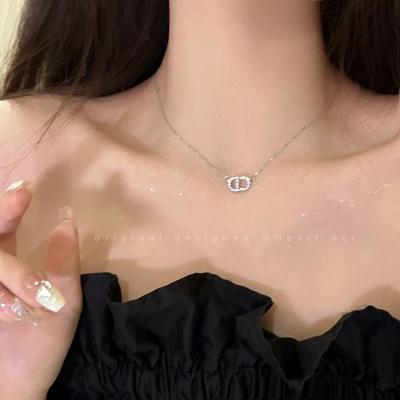 Damen Halskette mit funkelndem, ovalem Zirkonia-Anhänger Shop Nory